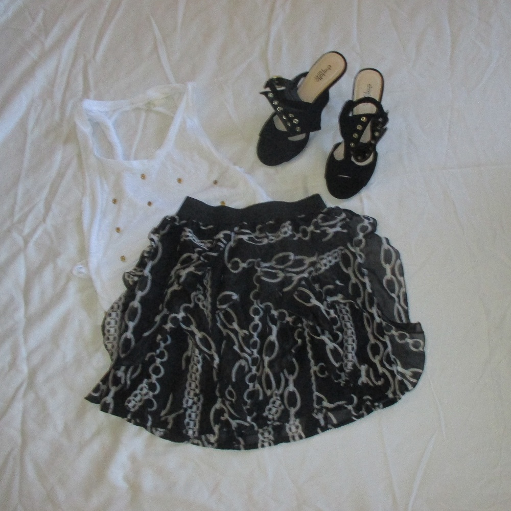 Wet Seal Black Skirt Chain Pattern with Ruffles